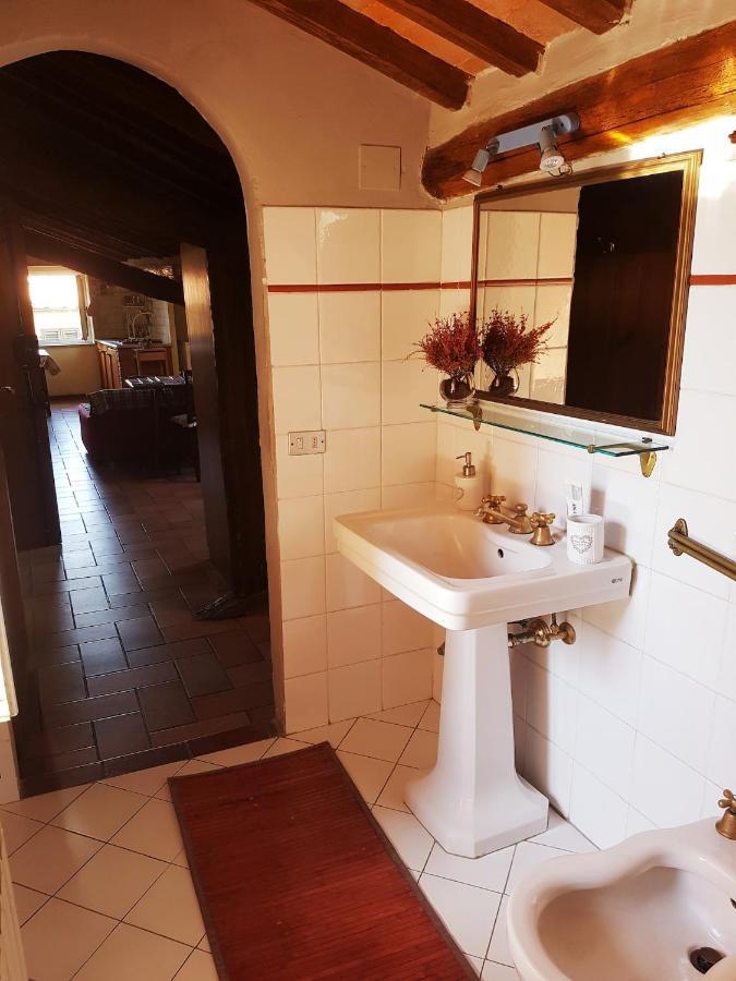 Old Pelleria Apartment Лука Екстериор снимка